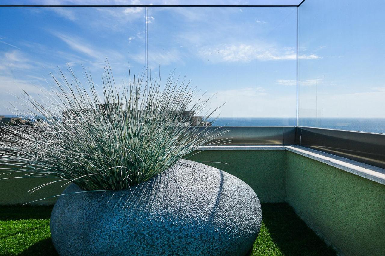 Sea Lounge Aparthotel Varna Bagian luar foto